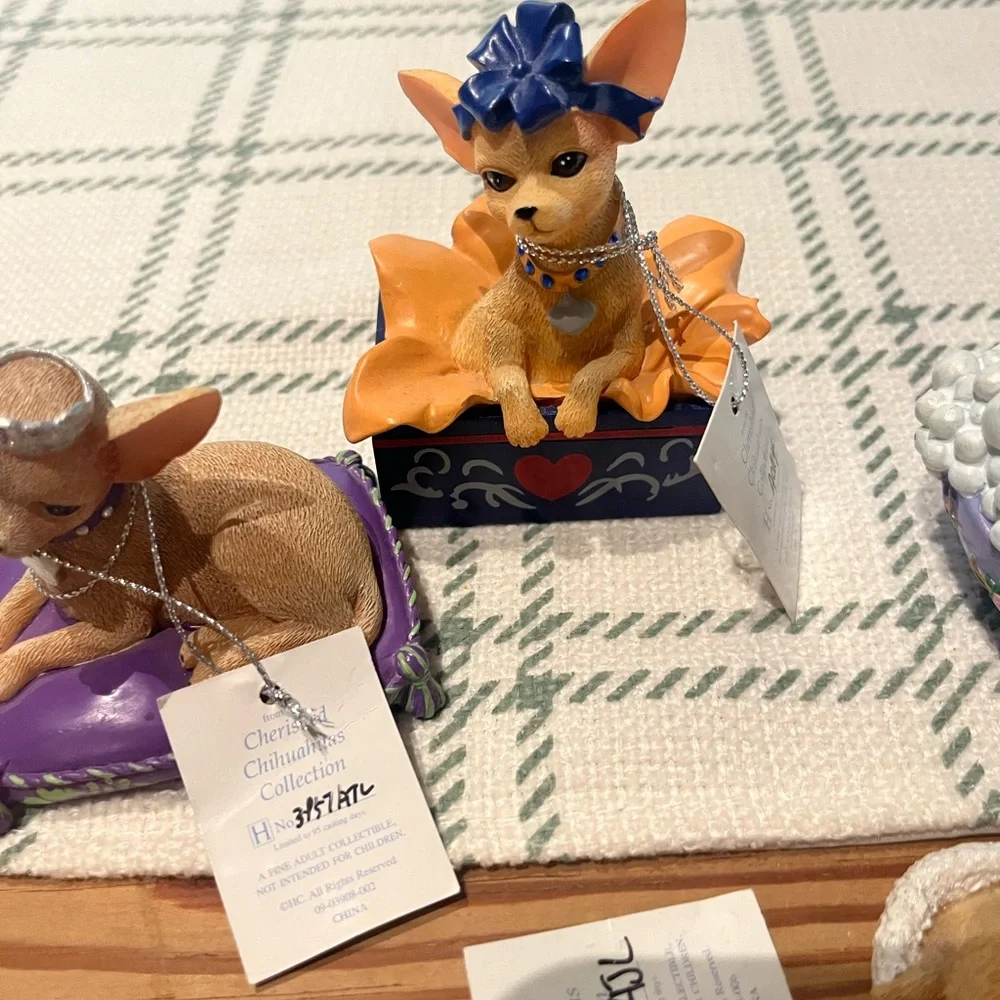 Hamilton collection Chihuahua Figurine Set - Green, Pink, Gold - Picture 8 of 11